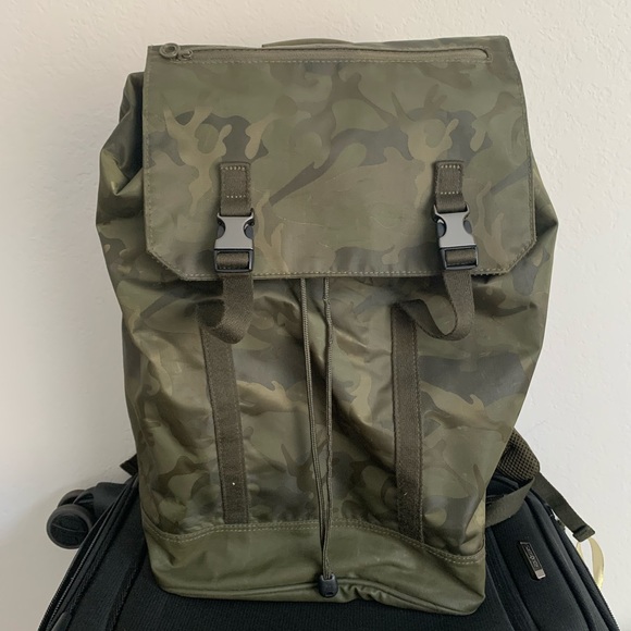 C6 Slim Camo Backpack - Picture 3 of 10